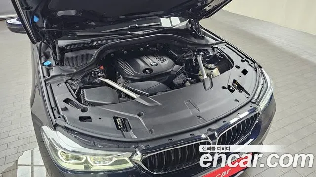 BMW 6 серии Gran Turismo 2020 thumb 8