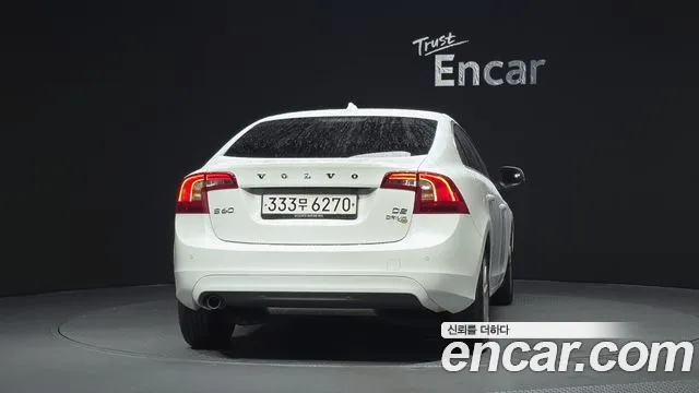 Volvo S60 2015 thumb 5