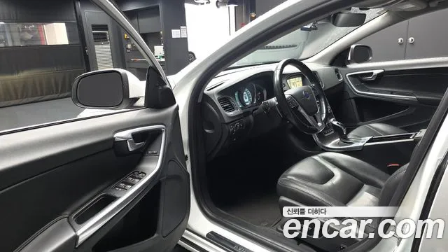 Volvo S60 2015 thumb 7