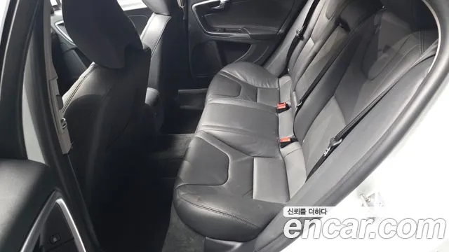 Volvo S60 2015 thumb 8