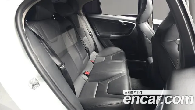 Volvo S60 2015 thumb 3