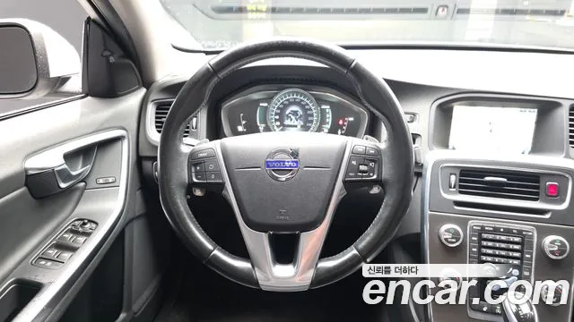 Volvo S60 2015 thumb 10