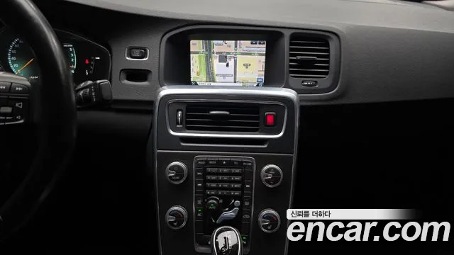 Volvo S60 2015 thumb 11