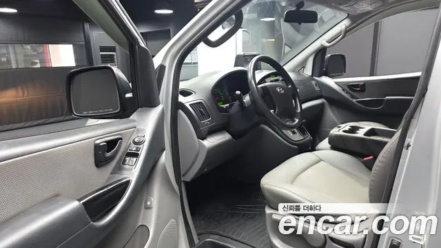 Hyundai Staria 2010 thumb 8