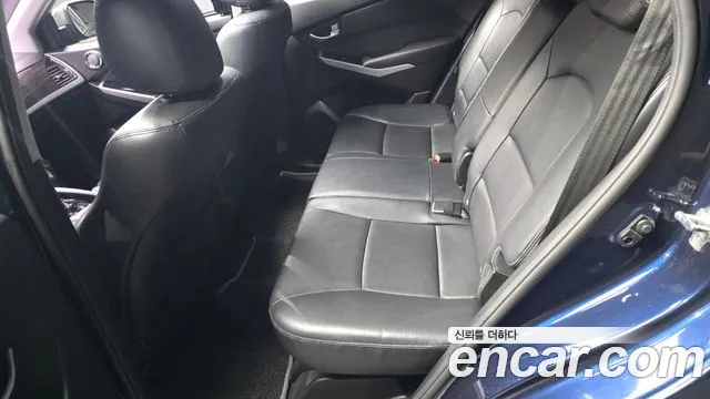 KGM Korando 2015 thumb 11
