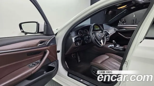 BMW 5 серии 2017 thumb 6