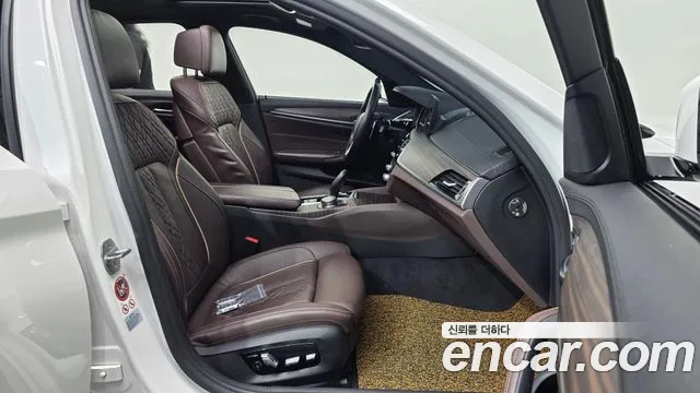 BMW 5 серии 2017 thumb 9
