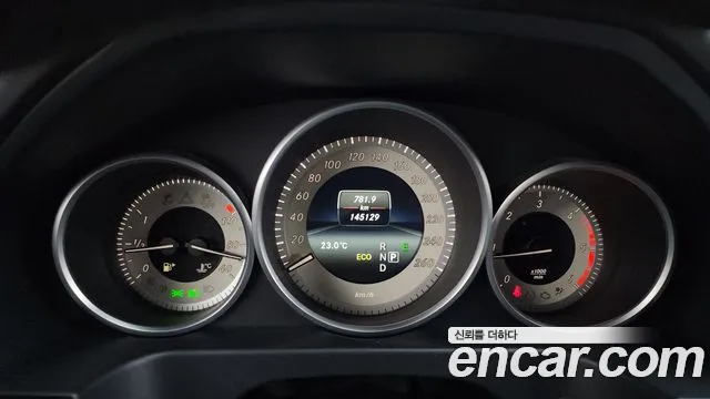Mercedes-Benz E-Class 2015 thumb 12