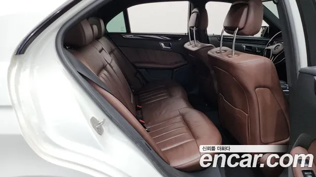 Mercedes-Benz E-Class 2015 thumb 11
