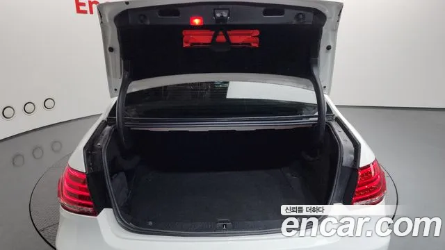 Mercedes-Benz E-Class 2015 thumb 4