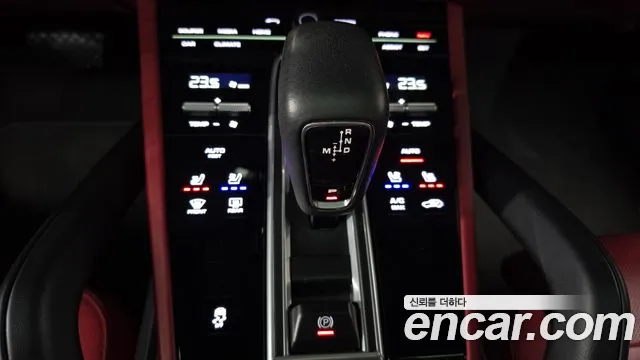 Porsche Cayenne 2021 thumb 9