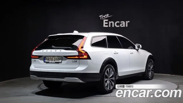 Volvo V90 Cross Country 2023 thumb 9