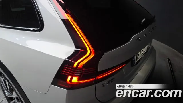 Volvo V90 Cross Country 2023 thumb 7