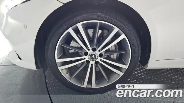 Mercedes-Benz CLS 2019 thumb 2