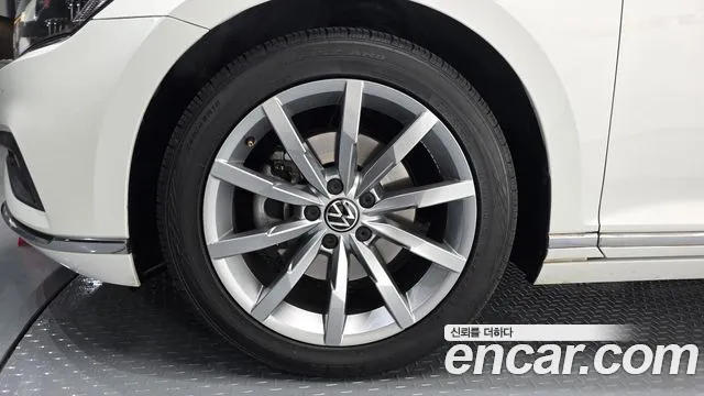 Volkswagen Passat GT 2021 thumb 4