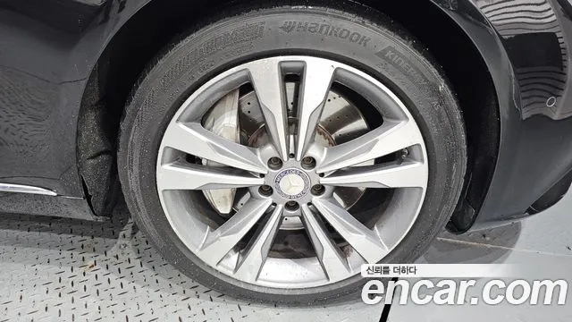 Mercedes-Benz S-Class 2015 thumb 4