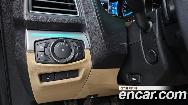 Ford Explorer 2017 thumb 4