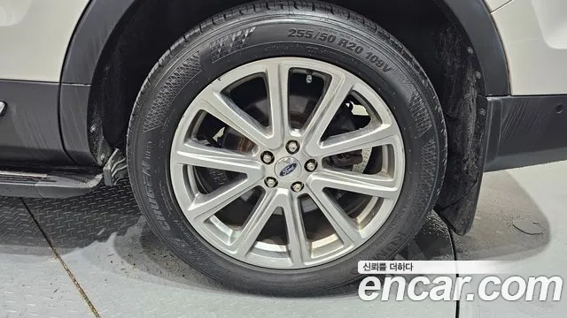 Ford Explorer 2017 thumb 11