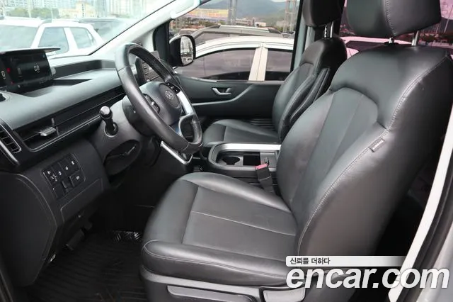 Hyundai Staria 2021 thumb 8