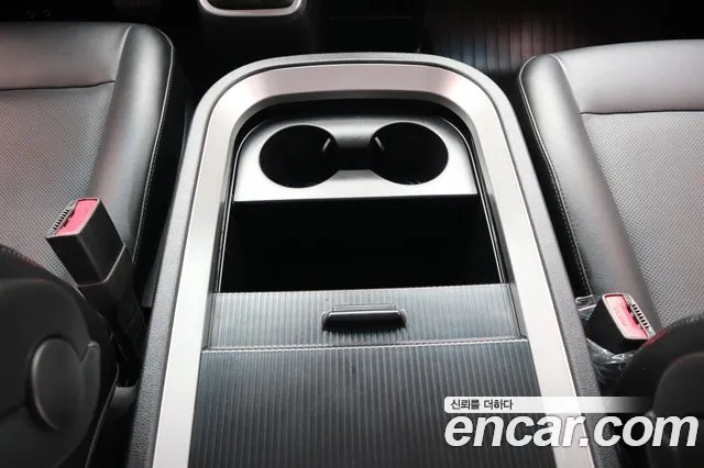Hyundai Staria 2021 thumb 3