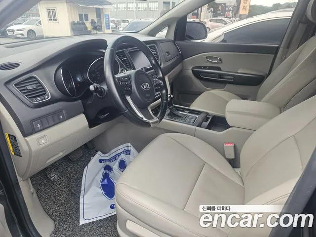 Kia Carnival 2016 thumb 6