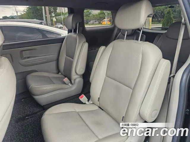 Kia Carnival 2016 thumb 8