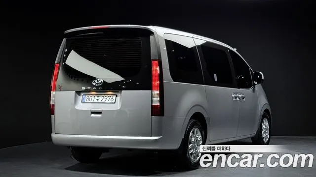 Hyundai Staria 2024 thumb 11