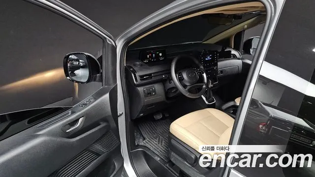 Hyundai Staria 2024 thumb 5