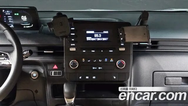 Hyundai Staria 2024 thumb 7