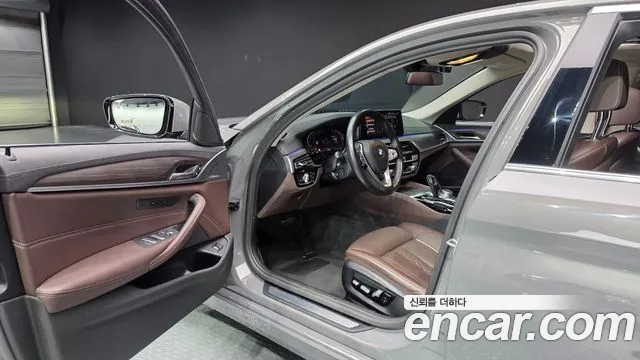 BMW 5 серии 2020 thumb 11