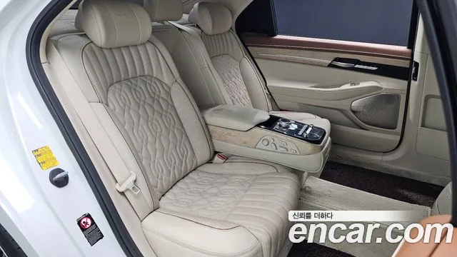 Genesis G90 2019 thumb 9