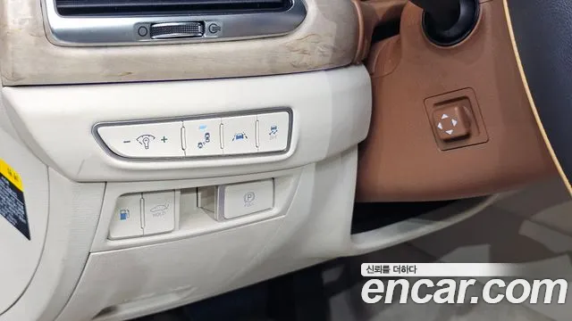 Genesis G90 2019 thumb 5
