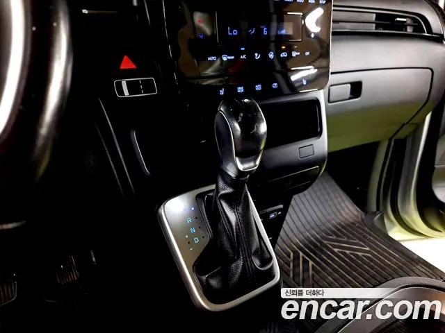 Hyundai Staria 2022 thumb 10