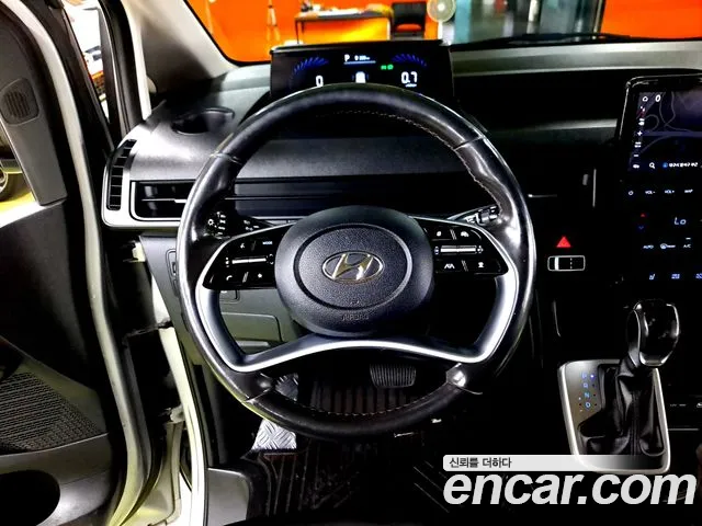Hyundai Staria 2022 thumb 3