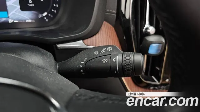 Volvo XC60 2022 thumb 11