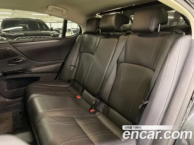 Lexus ES 300h 2022 thumb 8