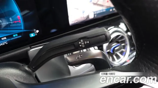 Mercedes-Benz GLB 2025 thumb 12