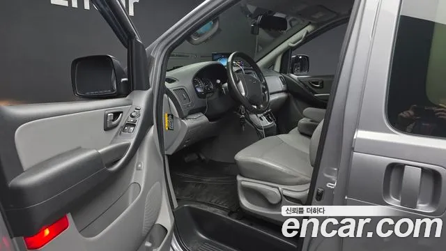 Hyundai Staria 2021 thumb 3
