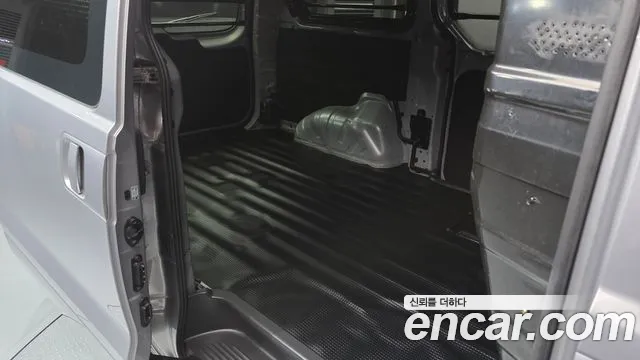 Hyundai Staria 2021 thumb 5
