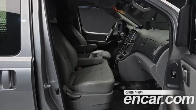 Hyundai Staria 2021 thumb 6
