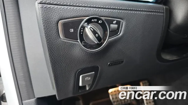 Mercedes-Benz AMG GT 2019 thumb 10