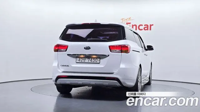 Kia Carnival 2017 thumb 4