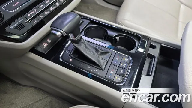 Kia Carnival 2017 thumb 9