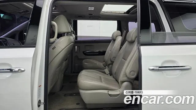 Kia Carnival 2017 thumb 12