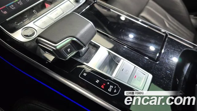 Audi A8 2021 thumb 10