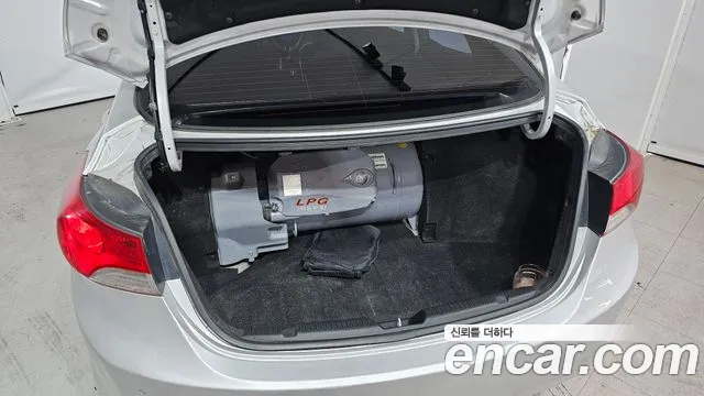 Hyundai Avante 2011 thumb 6