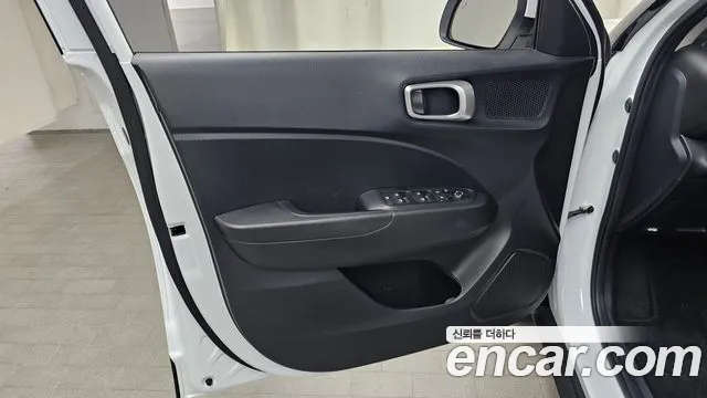Hyundai Venue 2023 thumb 10