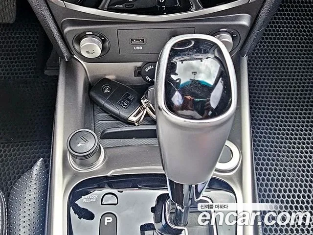 KGM Tivoli 2015 thumb 7