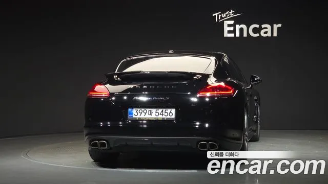 Porsche Panamera 2012 thumb 11