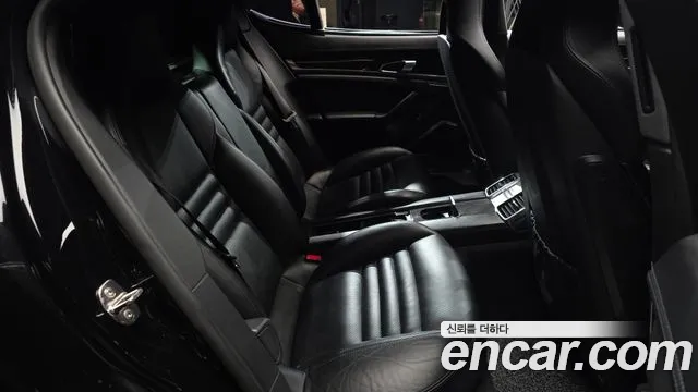 Porsche Panamera 2012 thumb 10